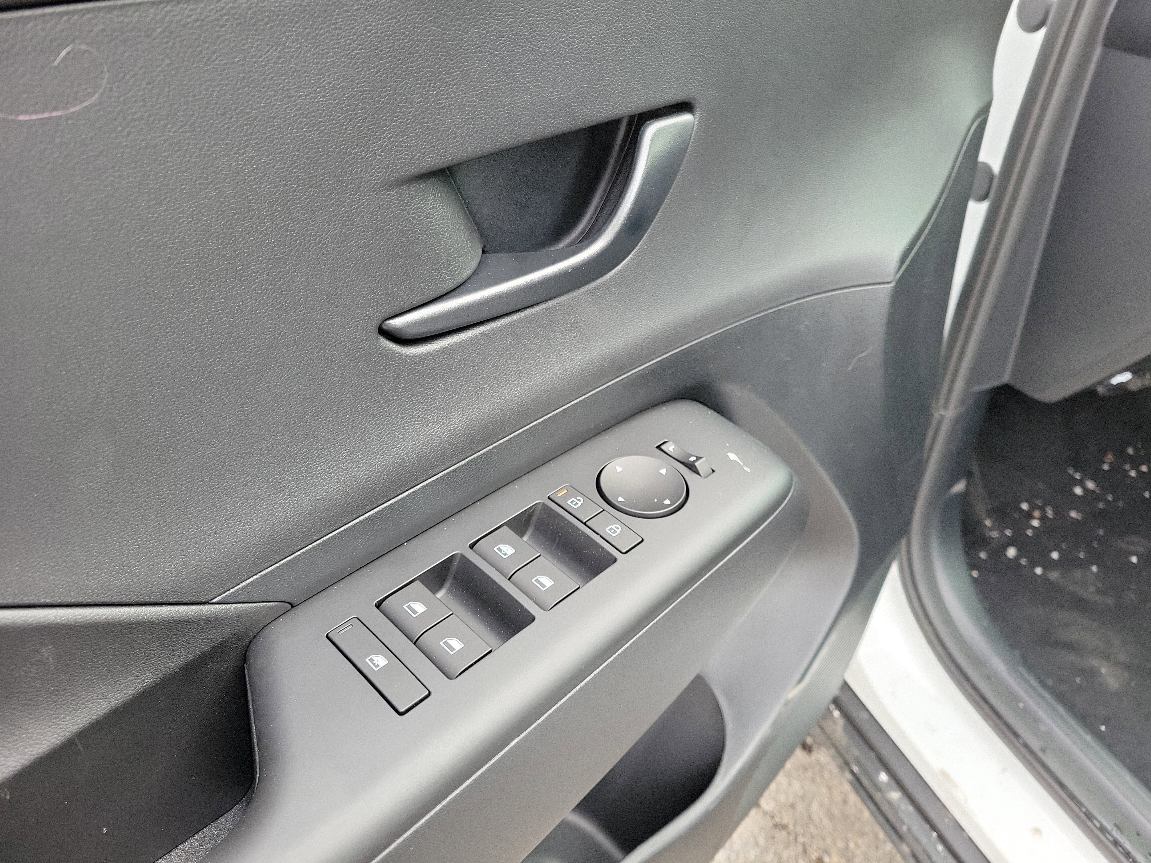 New 2026 Hyundai Kona SE image 18