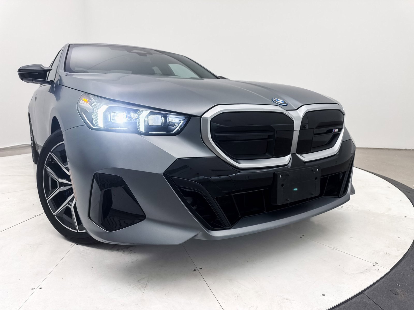 Used 2024 BMW i5 M60 w/ Premium Package image 9
