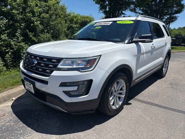 Used 2017 Ford Explorer XLT w/ Equipment Group 202A FWD image 3