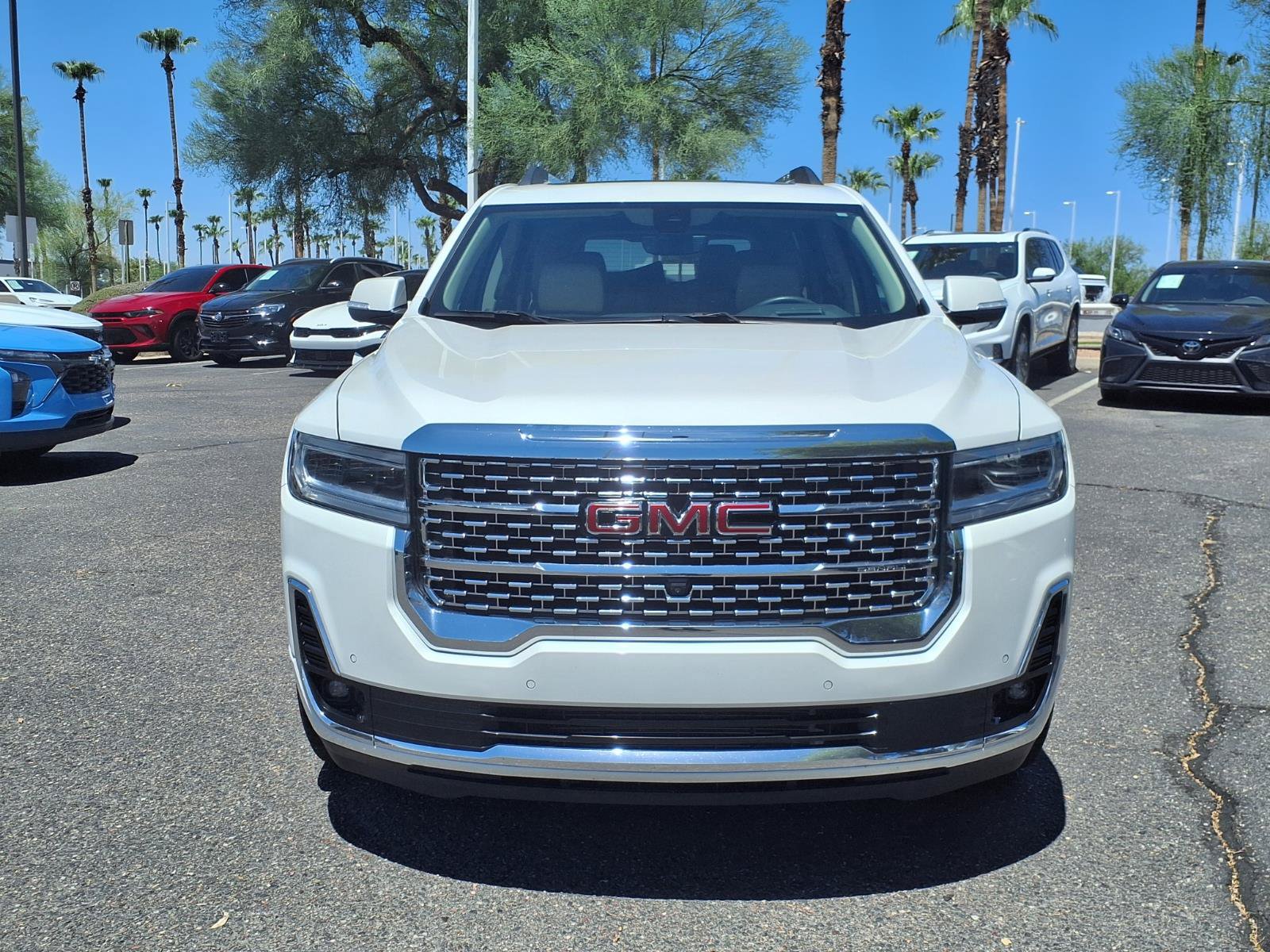 Used 2023 GMC Acadia Denali w/ Denali Technology Package FWD image 2
