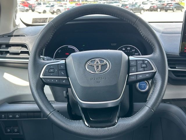 Used 2021 Toyota Sienna Limited AWD/4WD image 16