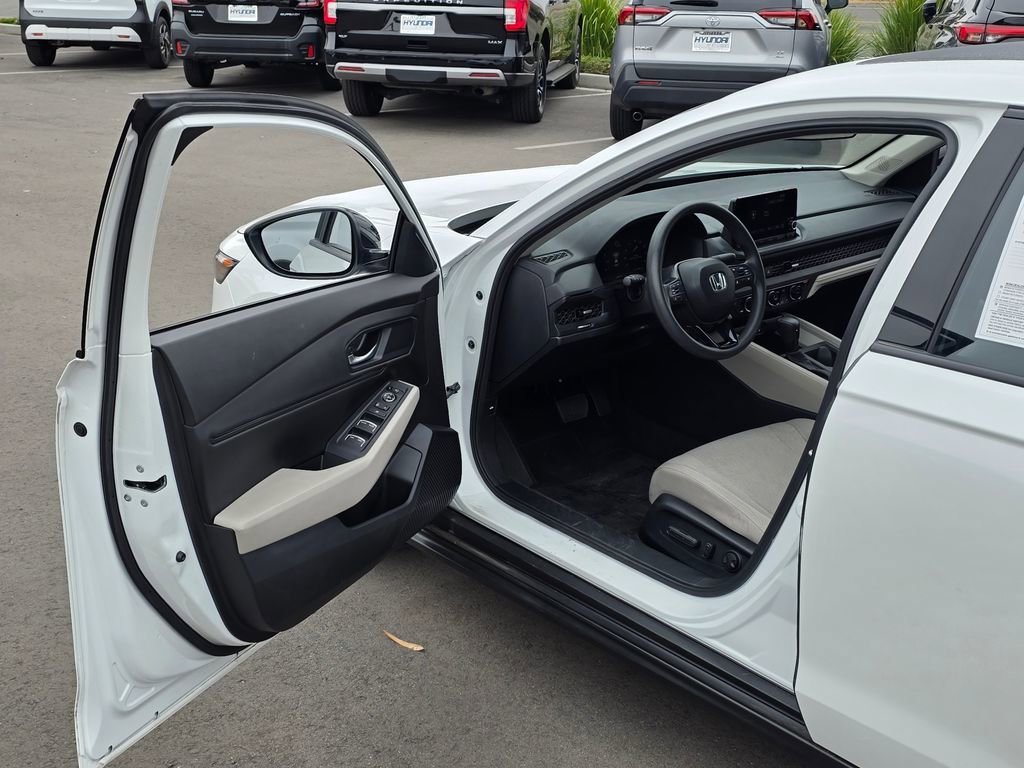 Used 2025 Honda Accord SE image 41