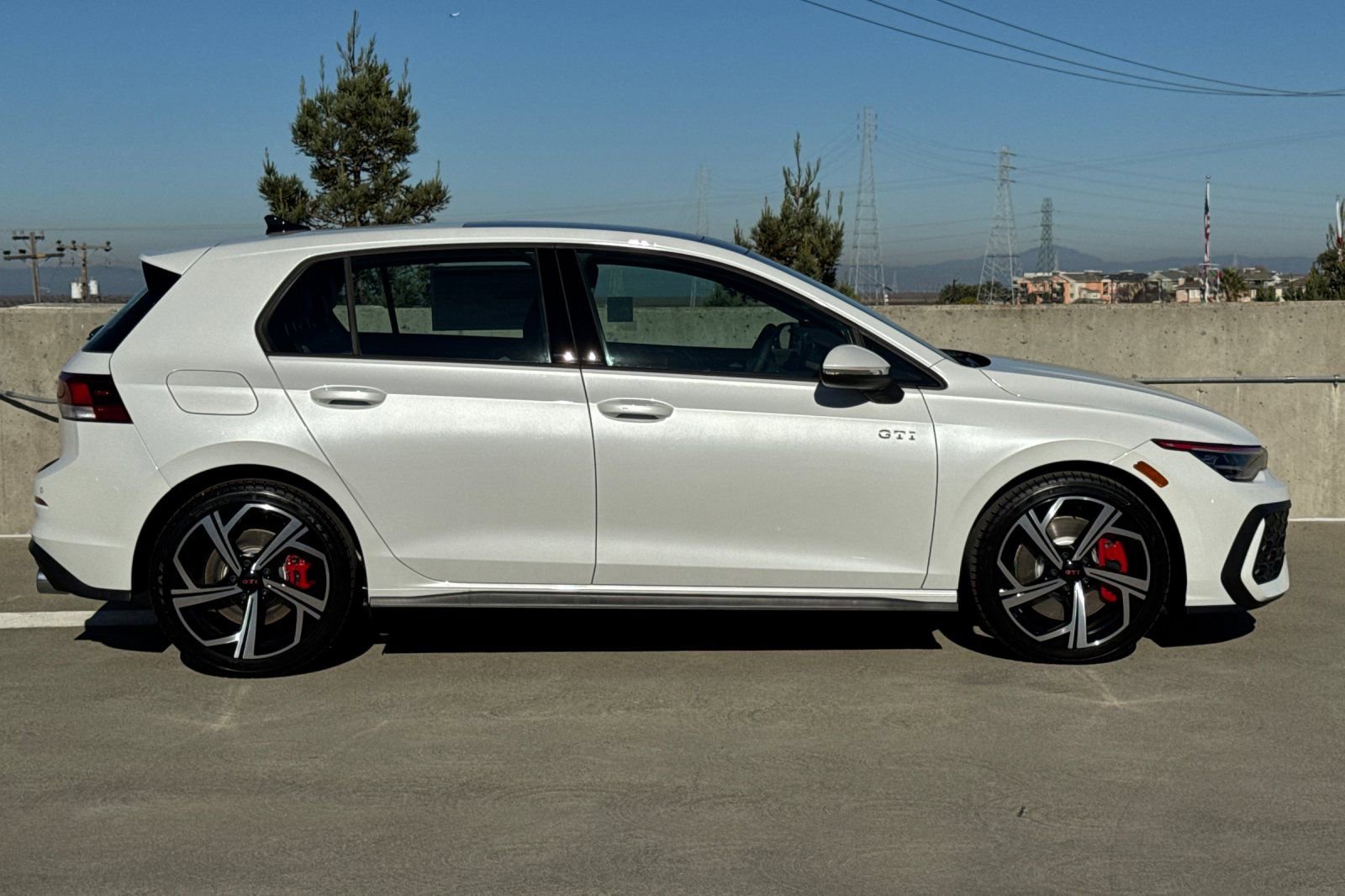 New 2026 Volkswagen GTI SE image 3