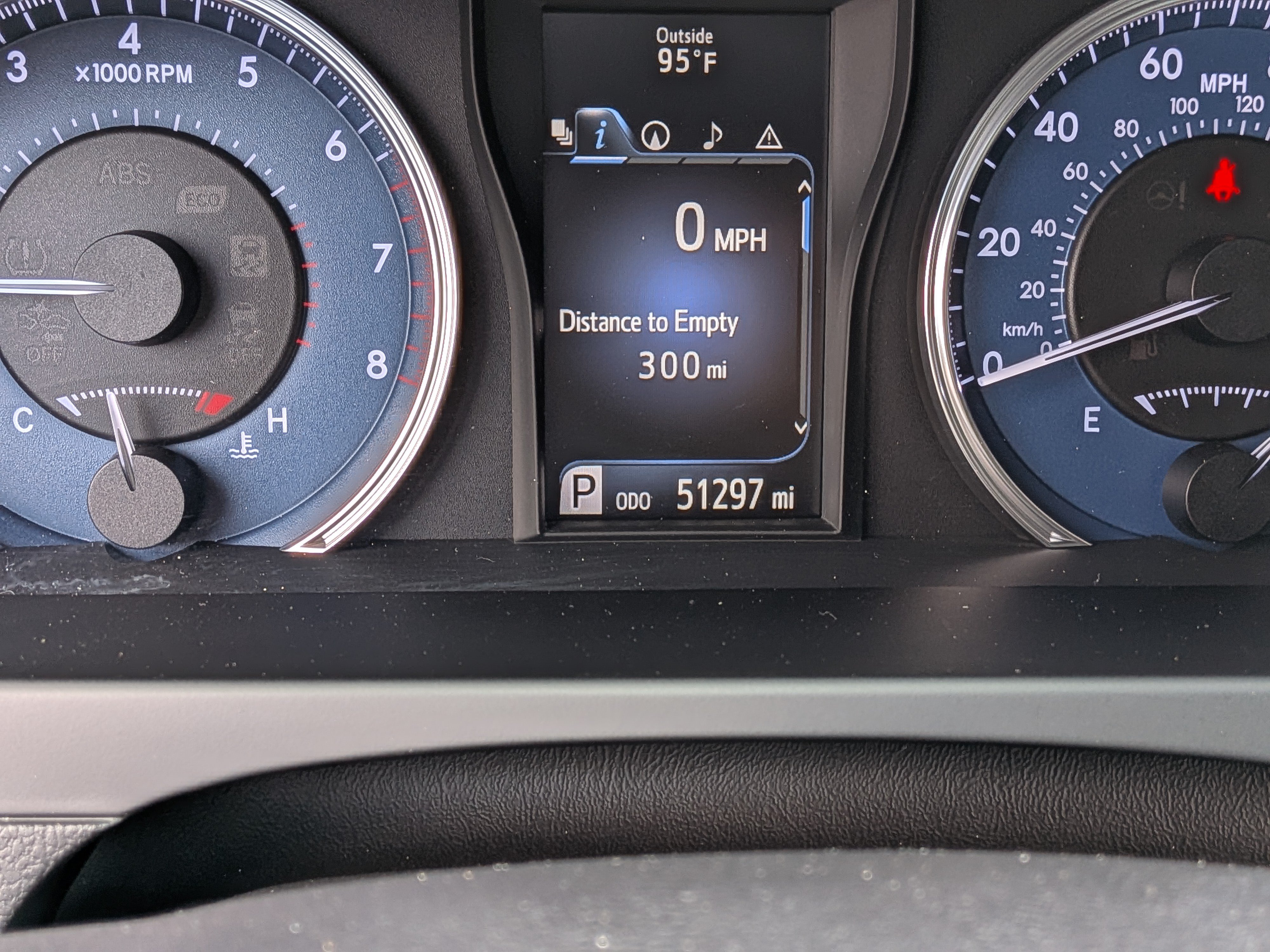 Used 2015 Toyota Camry XLE w/ Moonroof Package FWD image 26