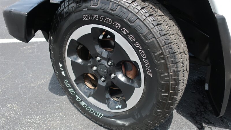 Used 2014 Jeep Wrangler Sahara AWD/4WD image 31