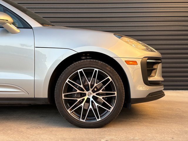Certified 2025 Porsche Macan image 11
