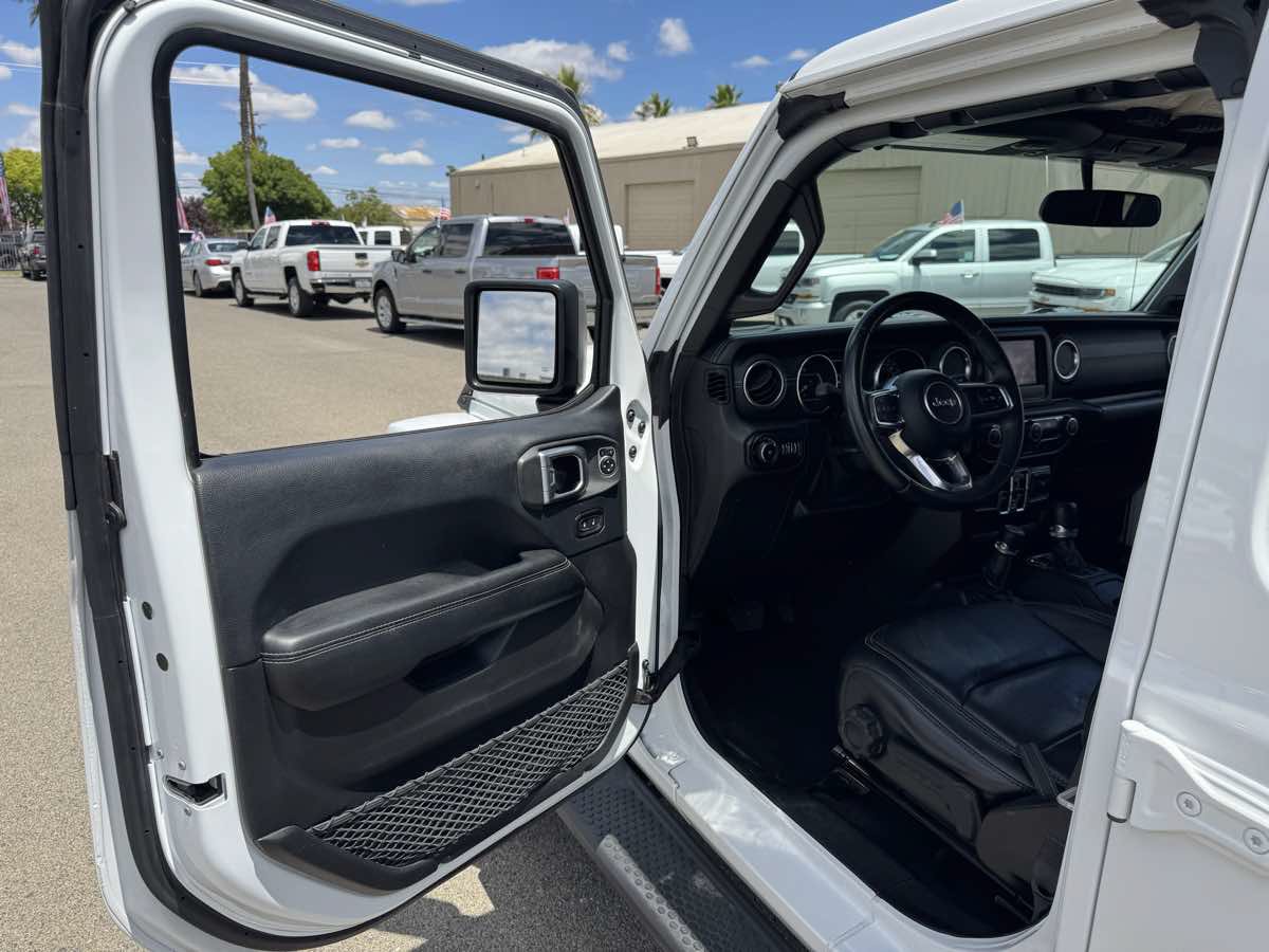 Used 2018 Jeep Wrangler Unlimited Sahara w/ LED Lighting Group AWD/4WD image 22