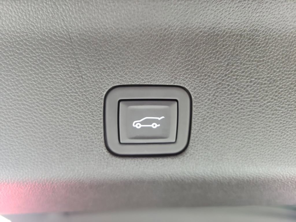 Certified 2023 Cadillac Escalade Premium Luxury Platinum image 9