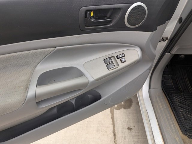 Used 2005 Toyota Tacoma 4x4 Access Cab image 9