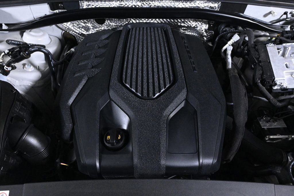 Certified 2023 Porsche Macan image 25