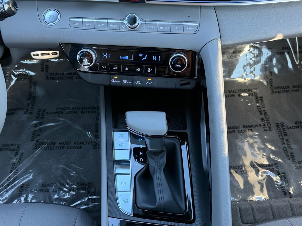 Certified 2025 Hyundai Elantra SEL image 11