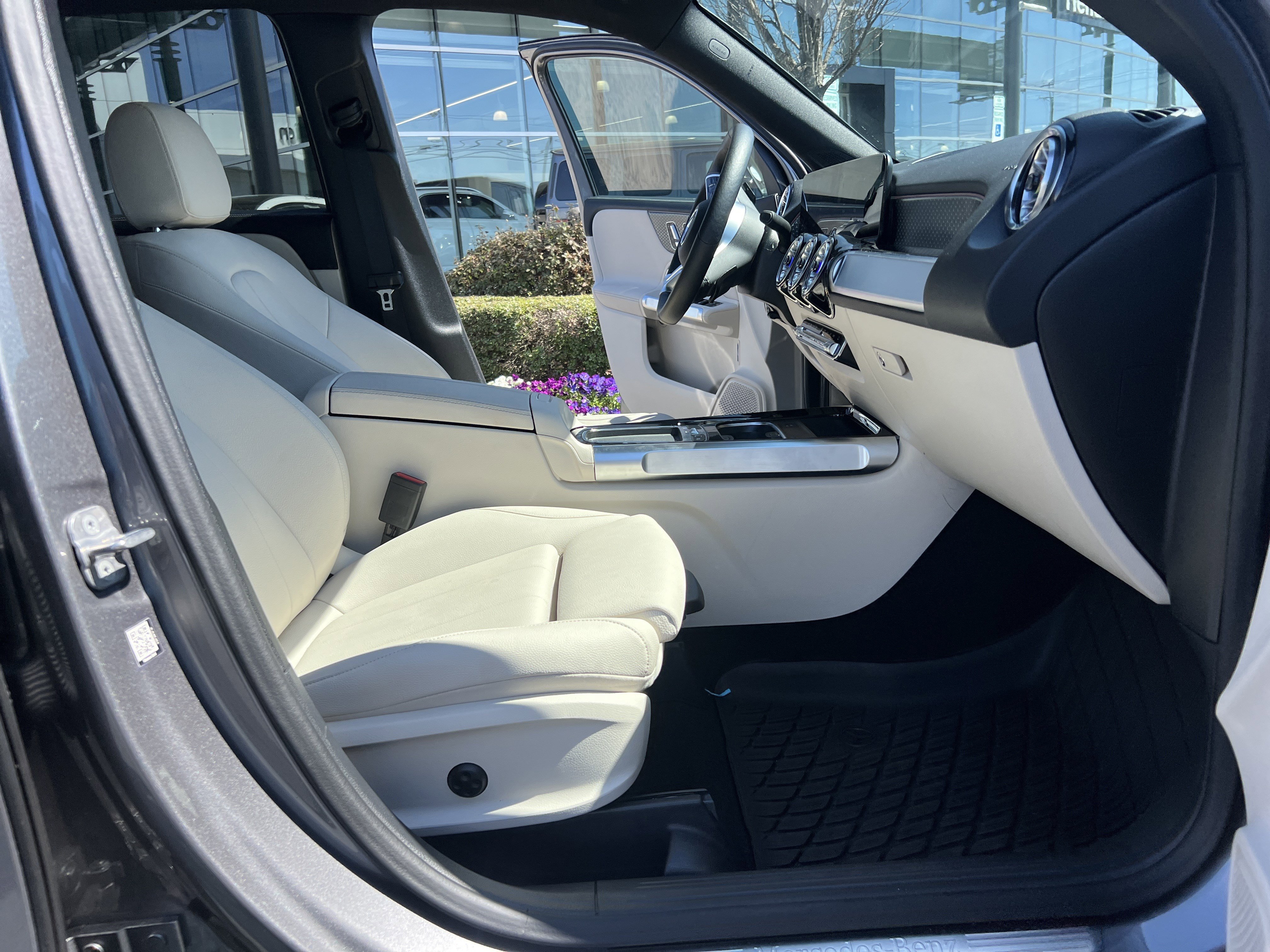 Used 2025 Mercedes-Benz GLB 250 250 image 35