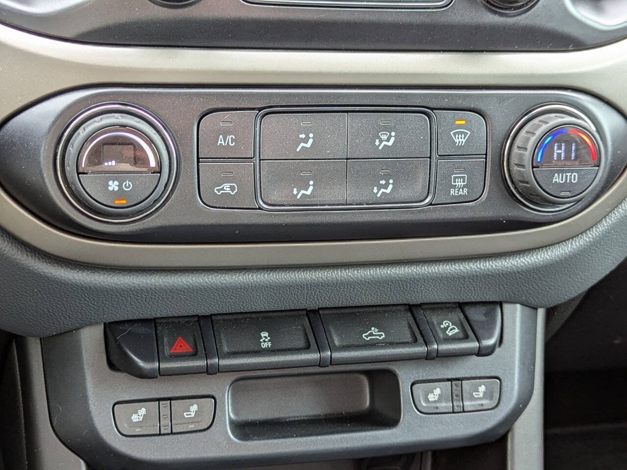 Used 2015 Chevrolet Colorado Z71 AWD/4WD image 22