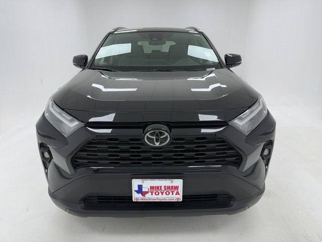 Used 2022 Toyota RAV4 XLE Premium image 3