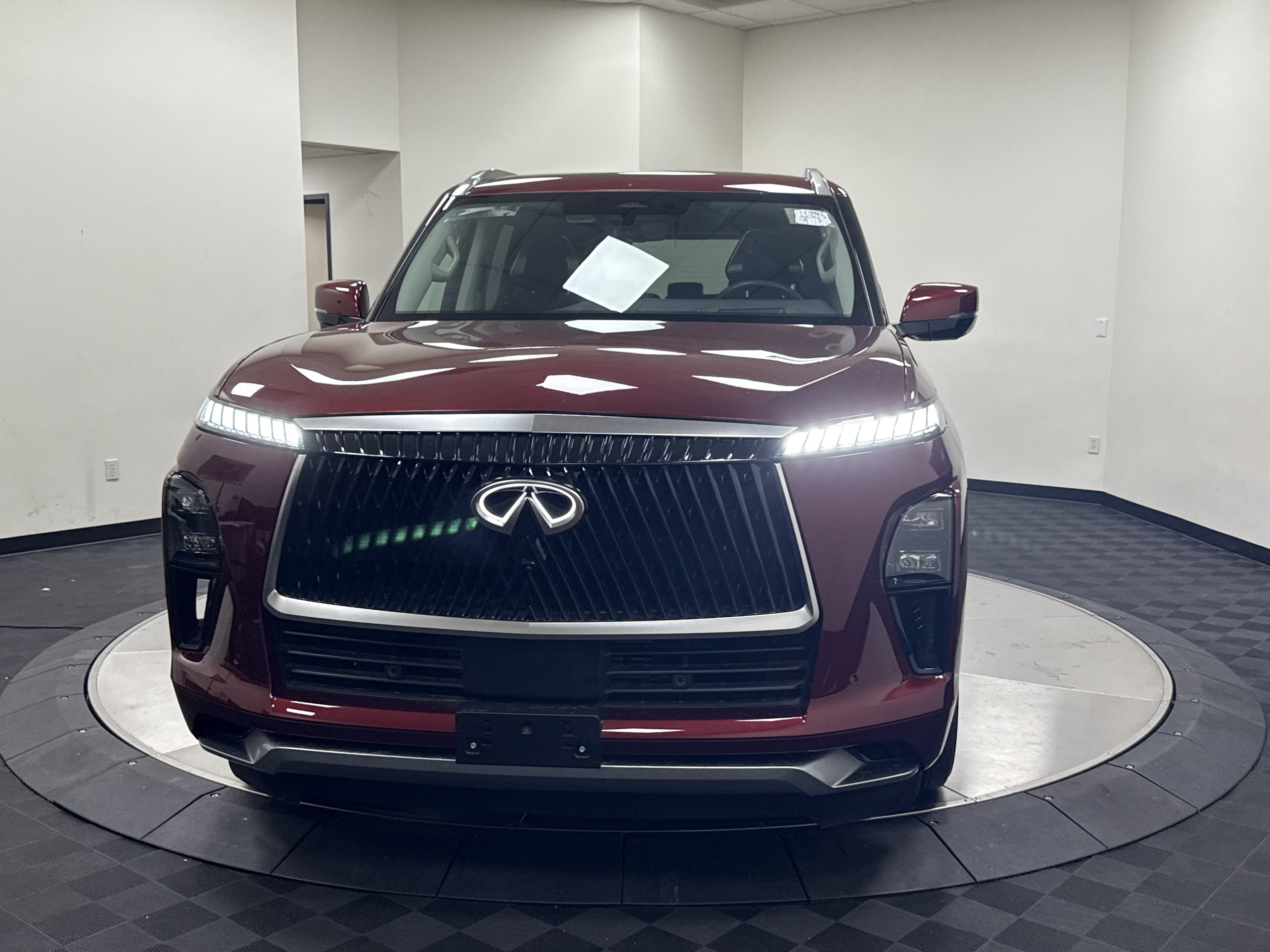 Certified 2025 INFINITI QX80 Sensory AWD/4WD image 2