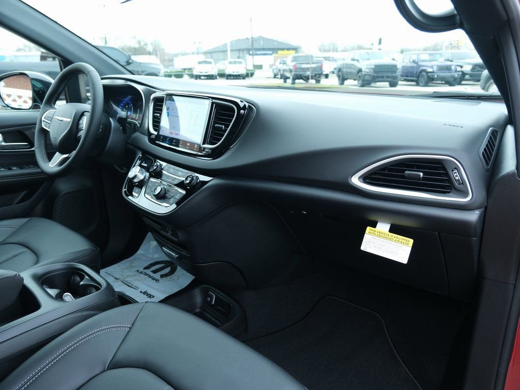 New 2026 Chrysler Voyager LX FWD image 30