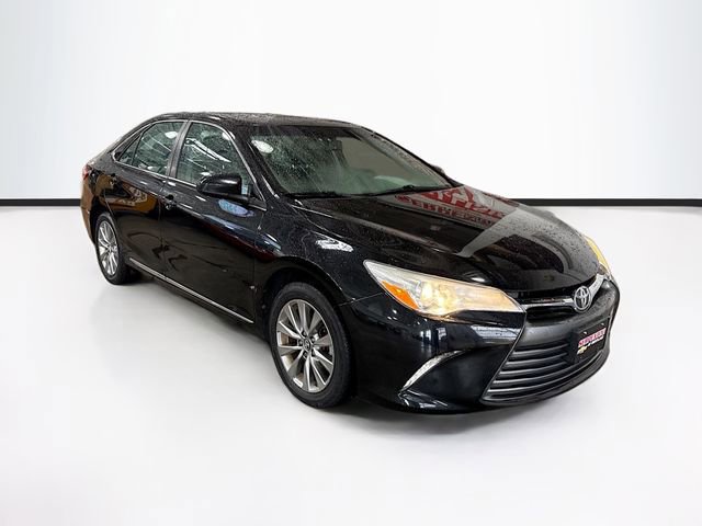 Used 2017 Toyota Camry XLE w/ Moonroof Package FWD image 3