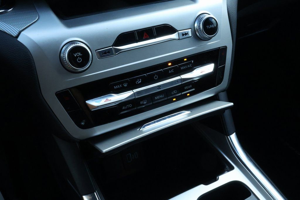 Used 2022 Ford Explorer XLT w/ Equipment Group 202A image 15