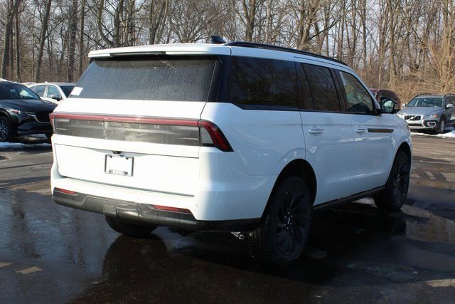 New 2026 Lincoln Navigator Reserve w/ Jet Appearance Package image 3