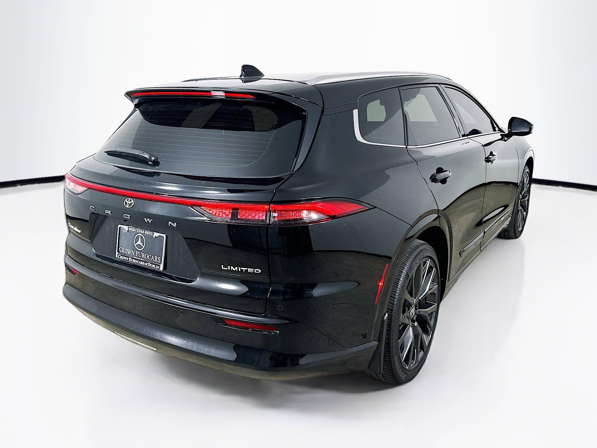 Used 2025 Toyota Crown Signia w/ Advanced Technology Package image 6