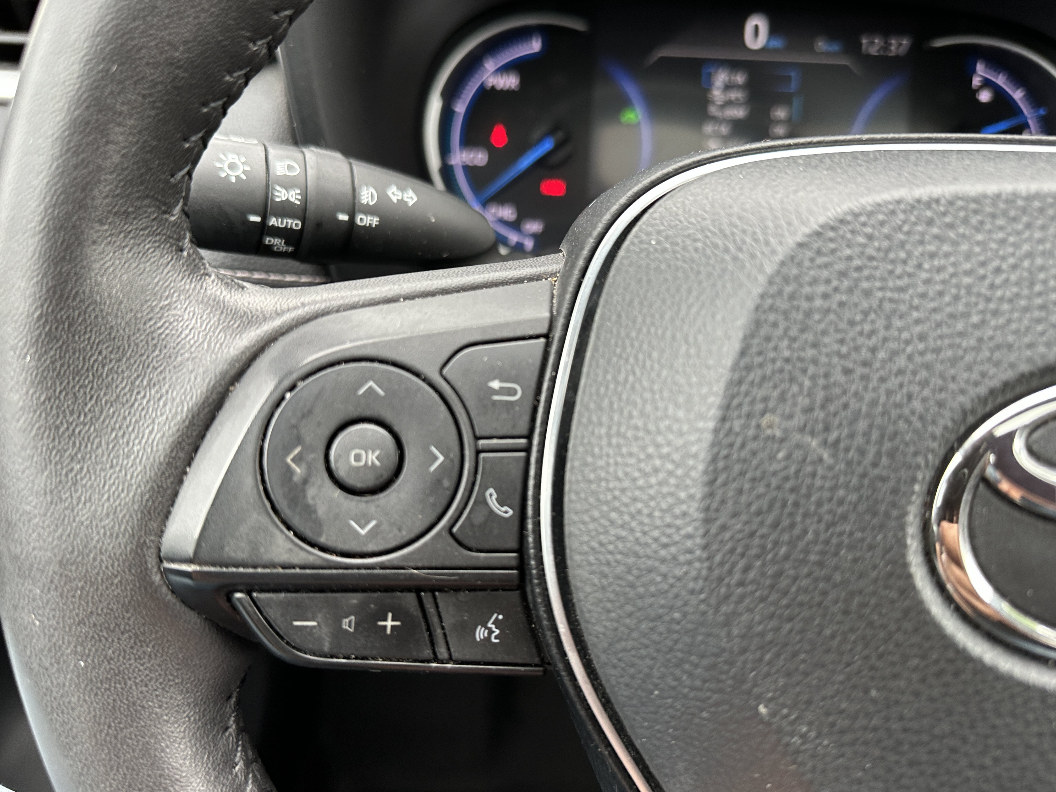 Used 2025 Toyota RAV4 XLE Premium AWD/4WD image 24