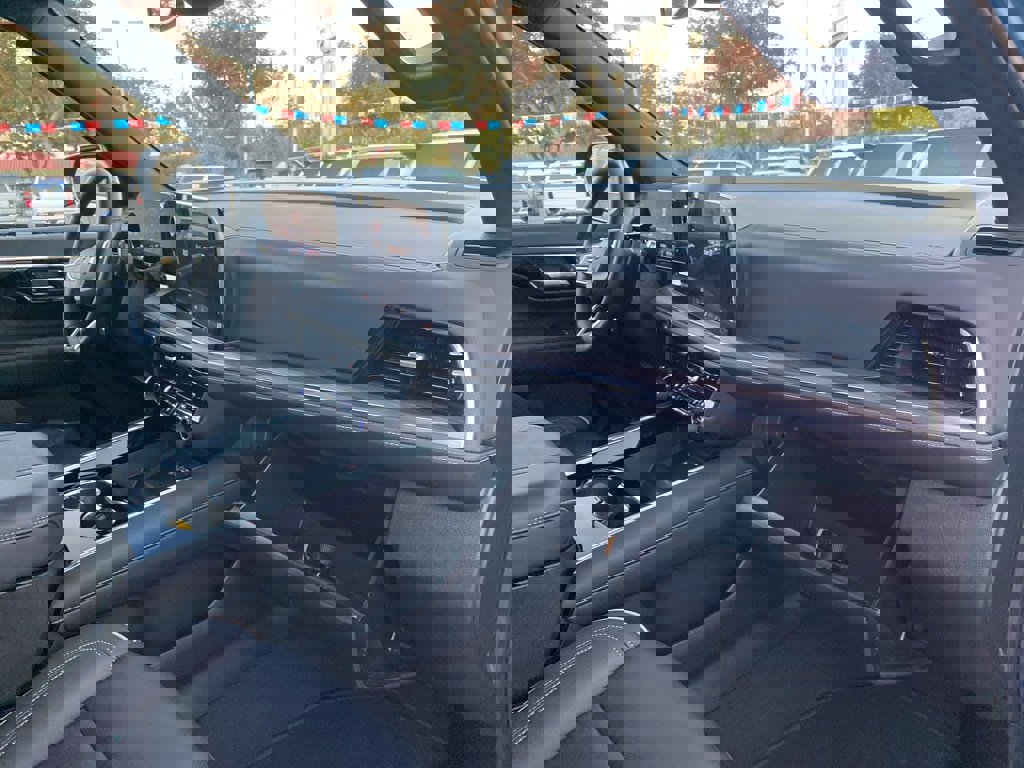 Used 2025 Chevrolet Suburban Premier image 22