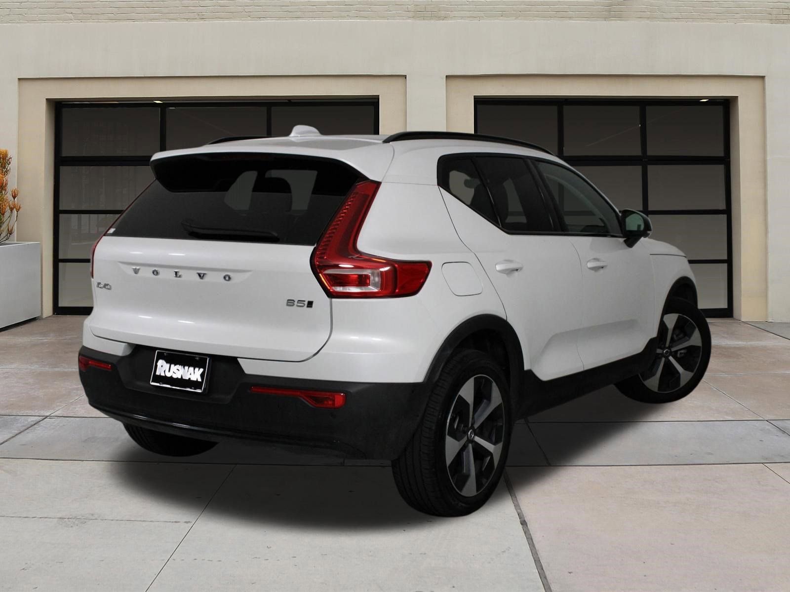 Used 2026 Volvo XC40 B5 Plus w/ Protection Package Premier AWD/4WD image 4