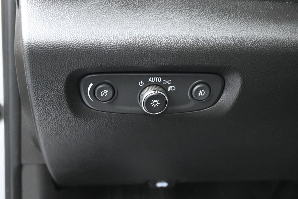 Used 2021 Chevrolet Traverse Premier w/ Redline Edition FWD image 17