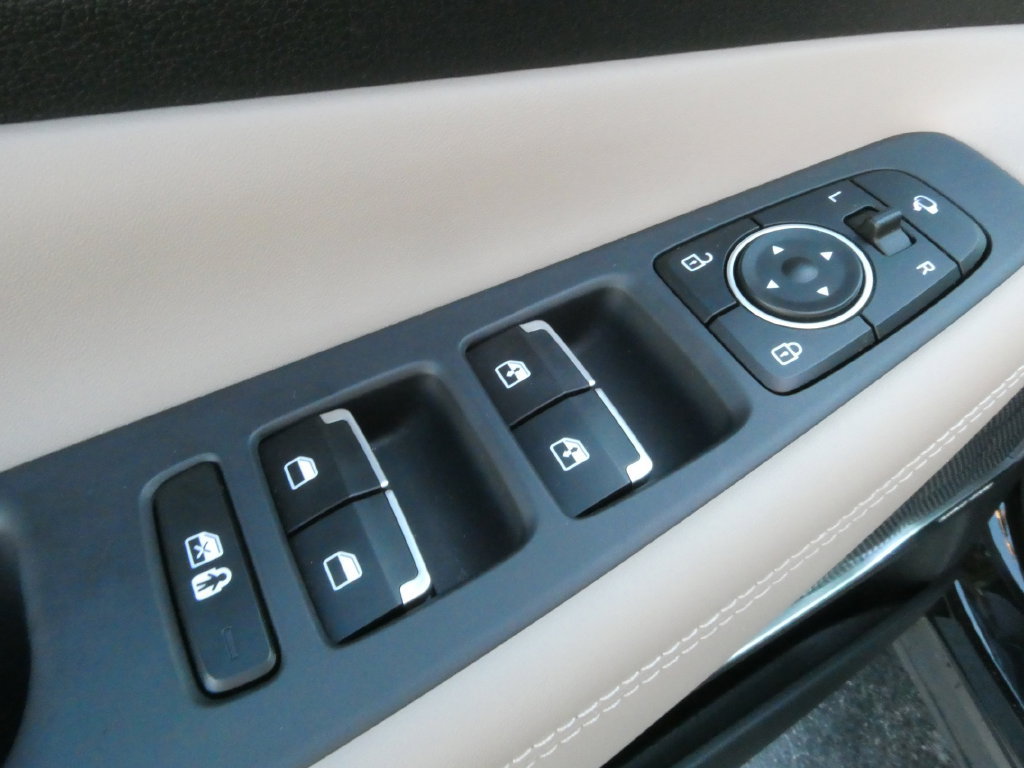 Used 2023 Hyundai Santa Fe Limited AWD/4WD image 25