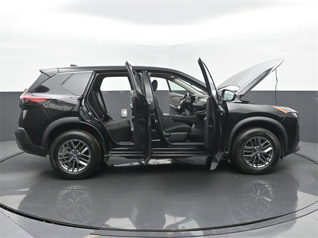 Used 2023 Nissan Rogue S image 57