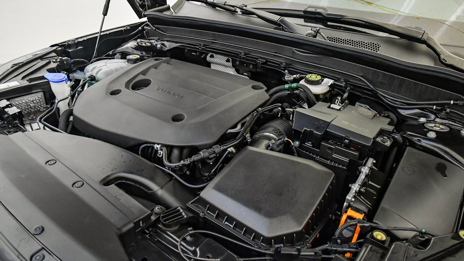 Certified 2025 Volvo XC40 B5 Ultra w/ Climate Package image 31