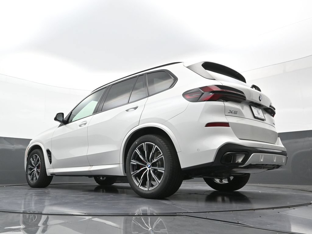 New 2026 BMW X5 xDrive40i w/ M Sport Package AWD/4WD image 26