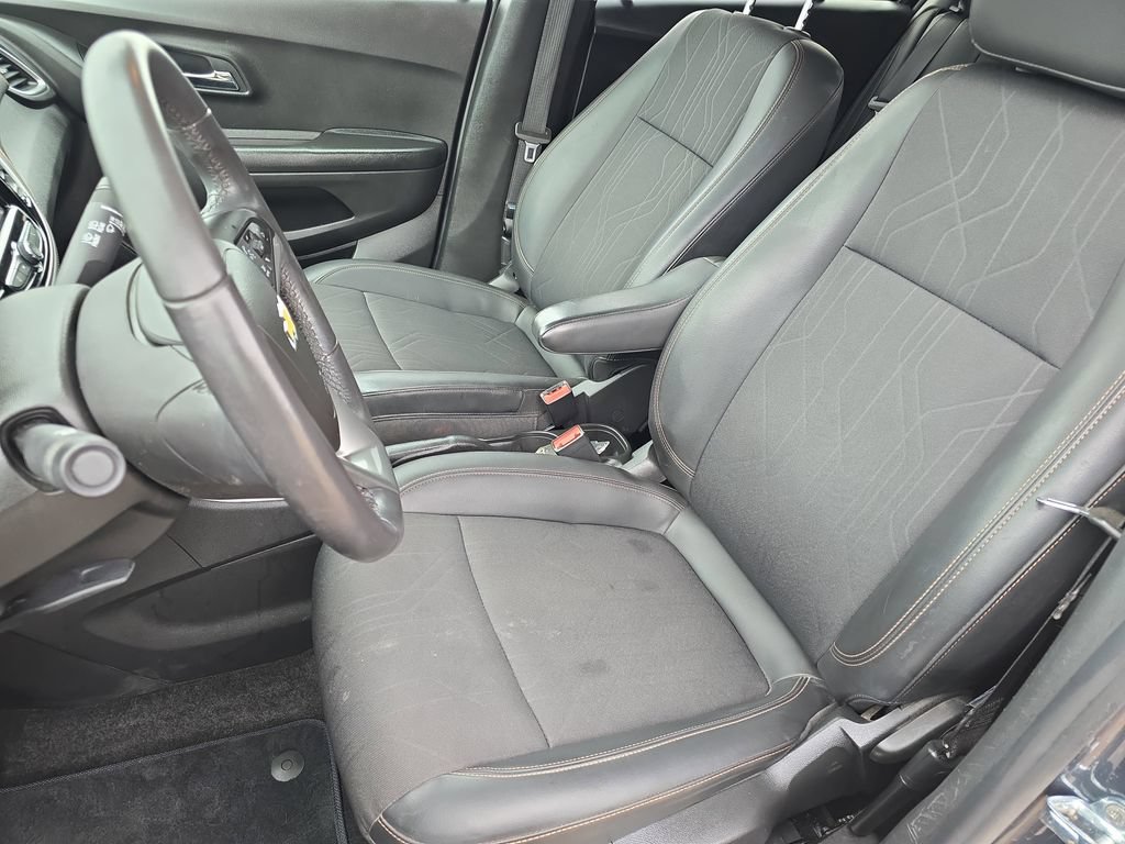 Used 2022 Chevrolet Trax LT w/ LT Convenience Package FWD image 15