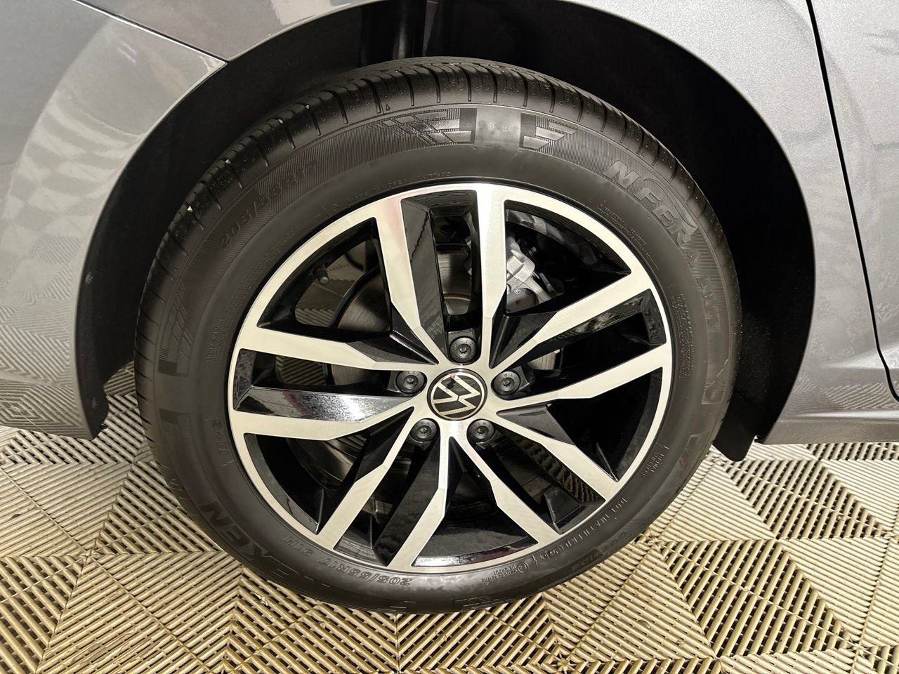 Used 2026 Volkswagen Jetta SE FWD image 33