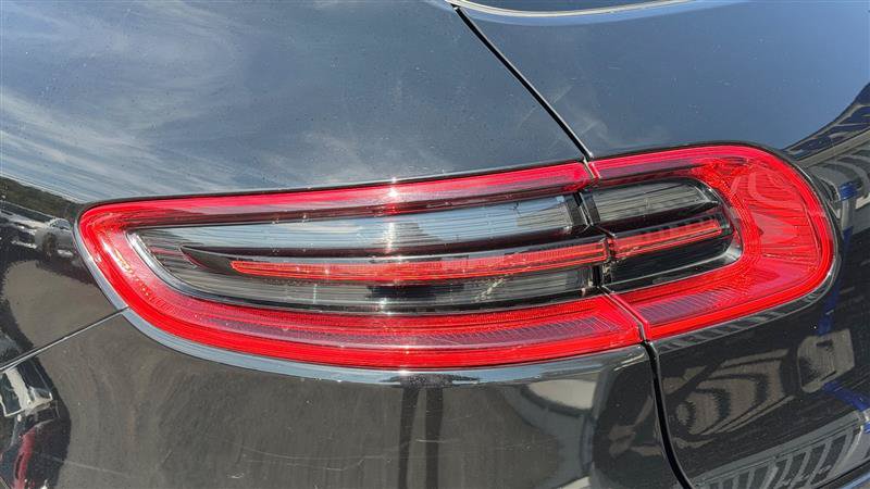 Used 2018 Porsche Macan Turbo AWD/4WD image 13
