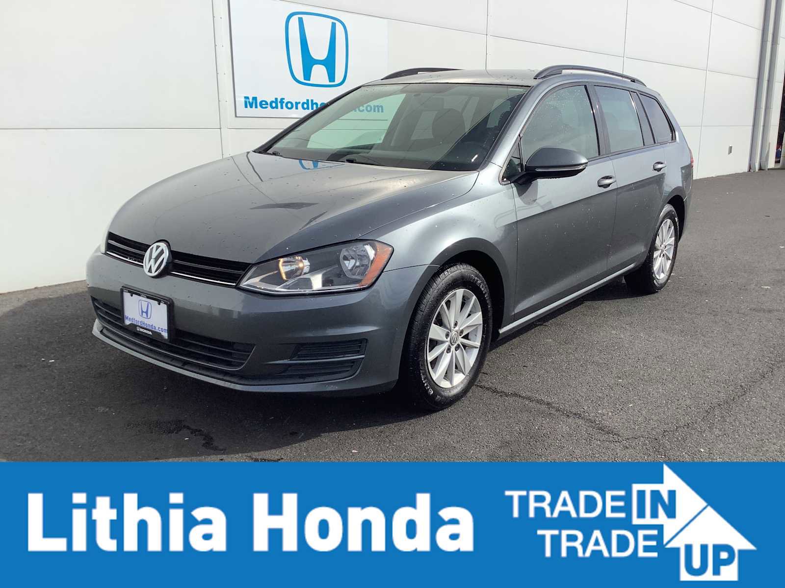 Used 2016 Volkswagen Golf S image 1
