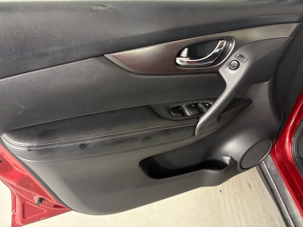 Used 2016 Nissan Rogue S FWD image 14