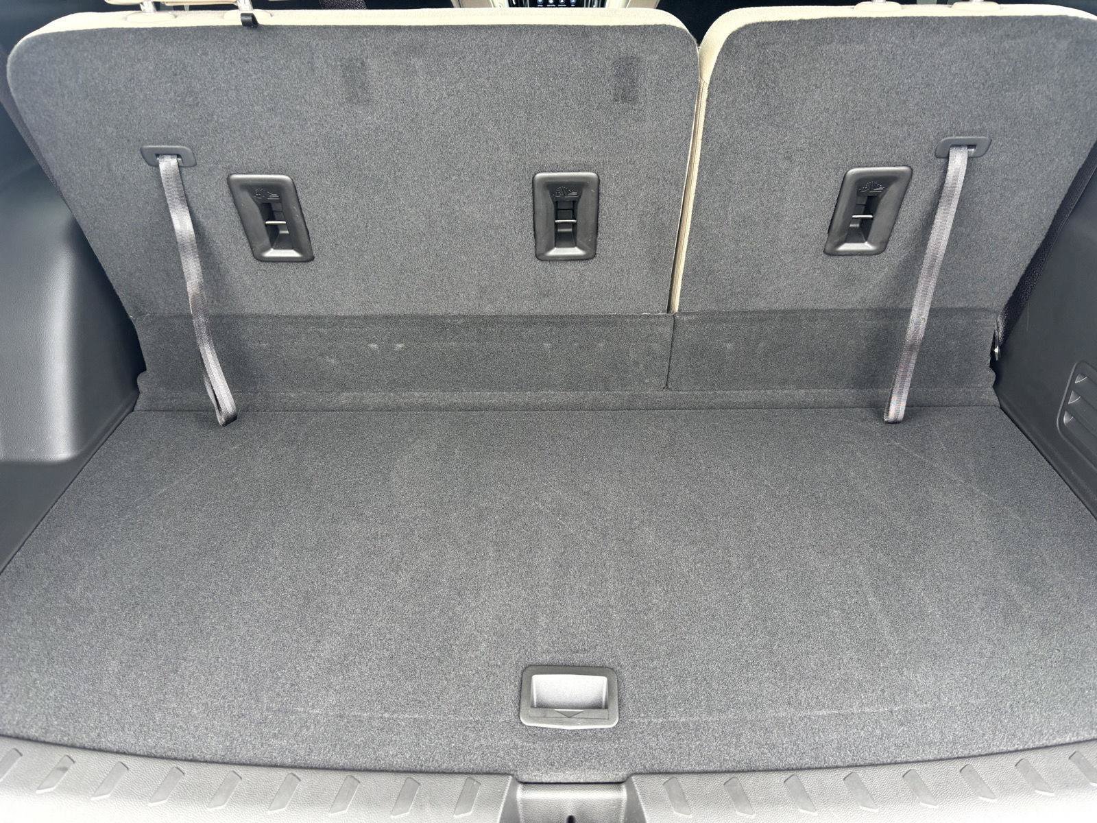 Used 2023 Chevrolet Traverse LT AWD/4WD image 35