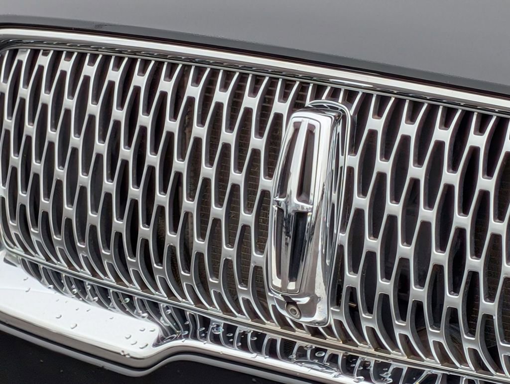 Used 2019 Lincoln Nautilus Reserve w/ Ultimate Package image 13