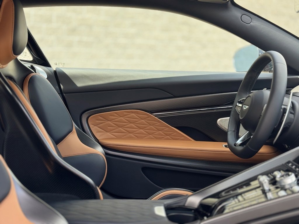 Used 2025 Aston Martin DB12 Coupe image 15