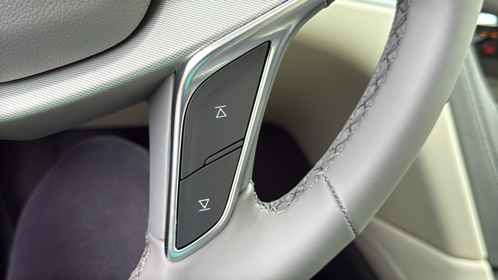 New 2026 Cadillac XT5 Premium Luxury w/ LPO, Floor Liner Package image 18