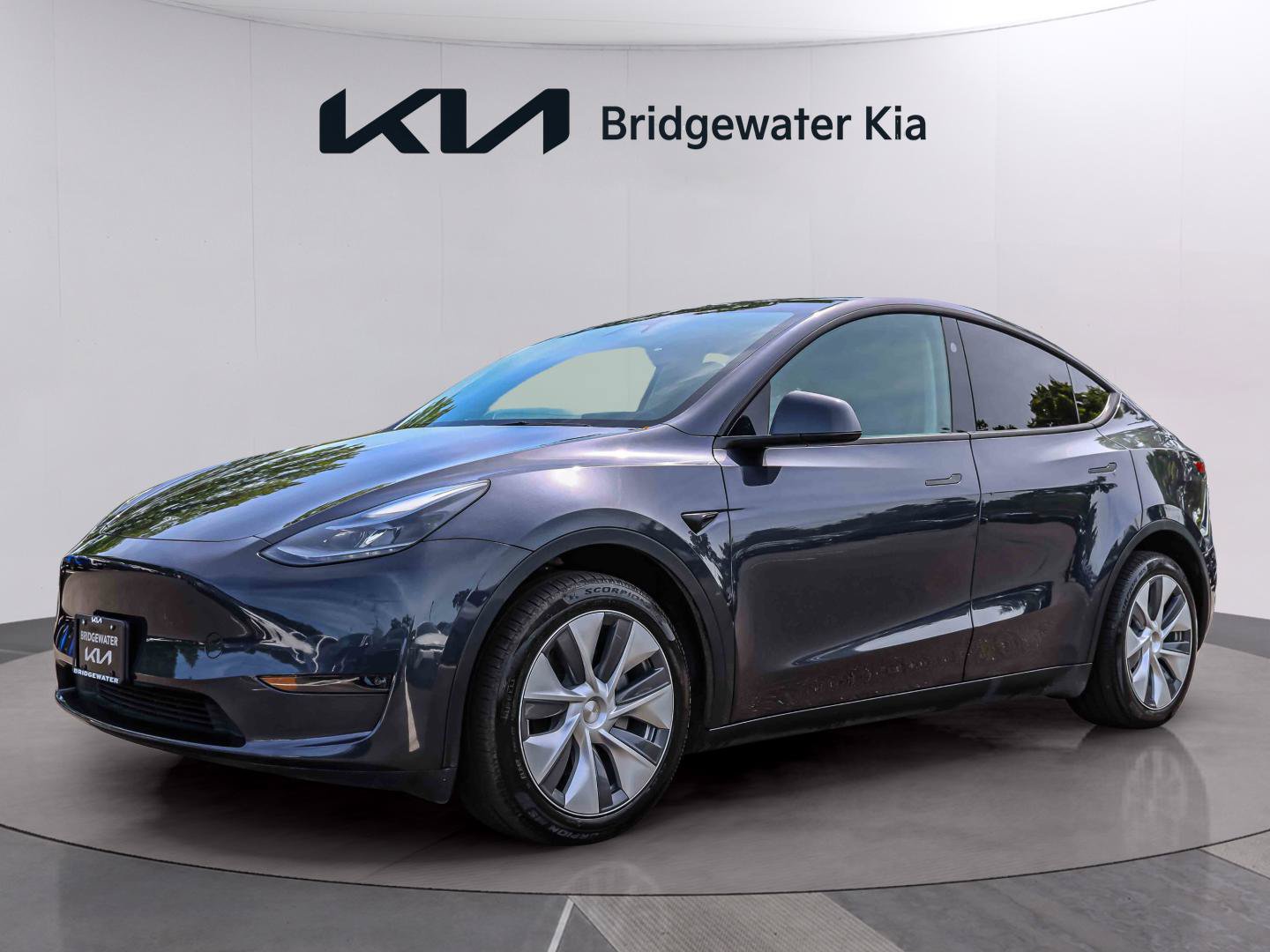 Used 2024 Tesla Model Y Long Range AWD/4WD image 3