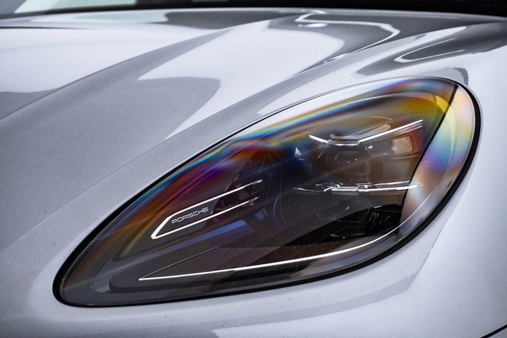 Certified 2025 Porsche Macan image 7