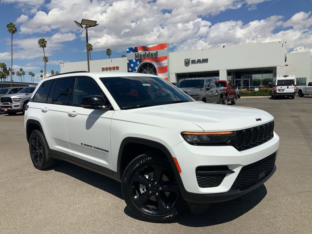 Certified 2023 Jeep Grand Cherokee Altitude RWD image 1