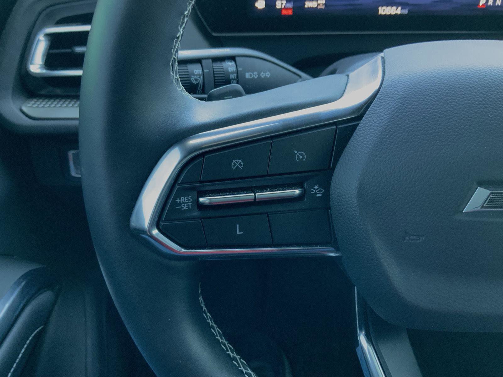 Used 2025 Chevrolet Traverse LT w/ Midnight/Sport Edition AWD/4WD image 33