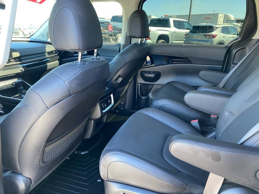 Used 2025 Kia Carnival SX Prestige image 23