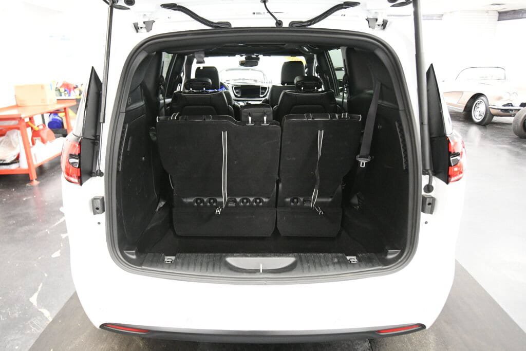 Used 2025 Chrysler Pacifica Limited FWD image 25