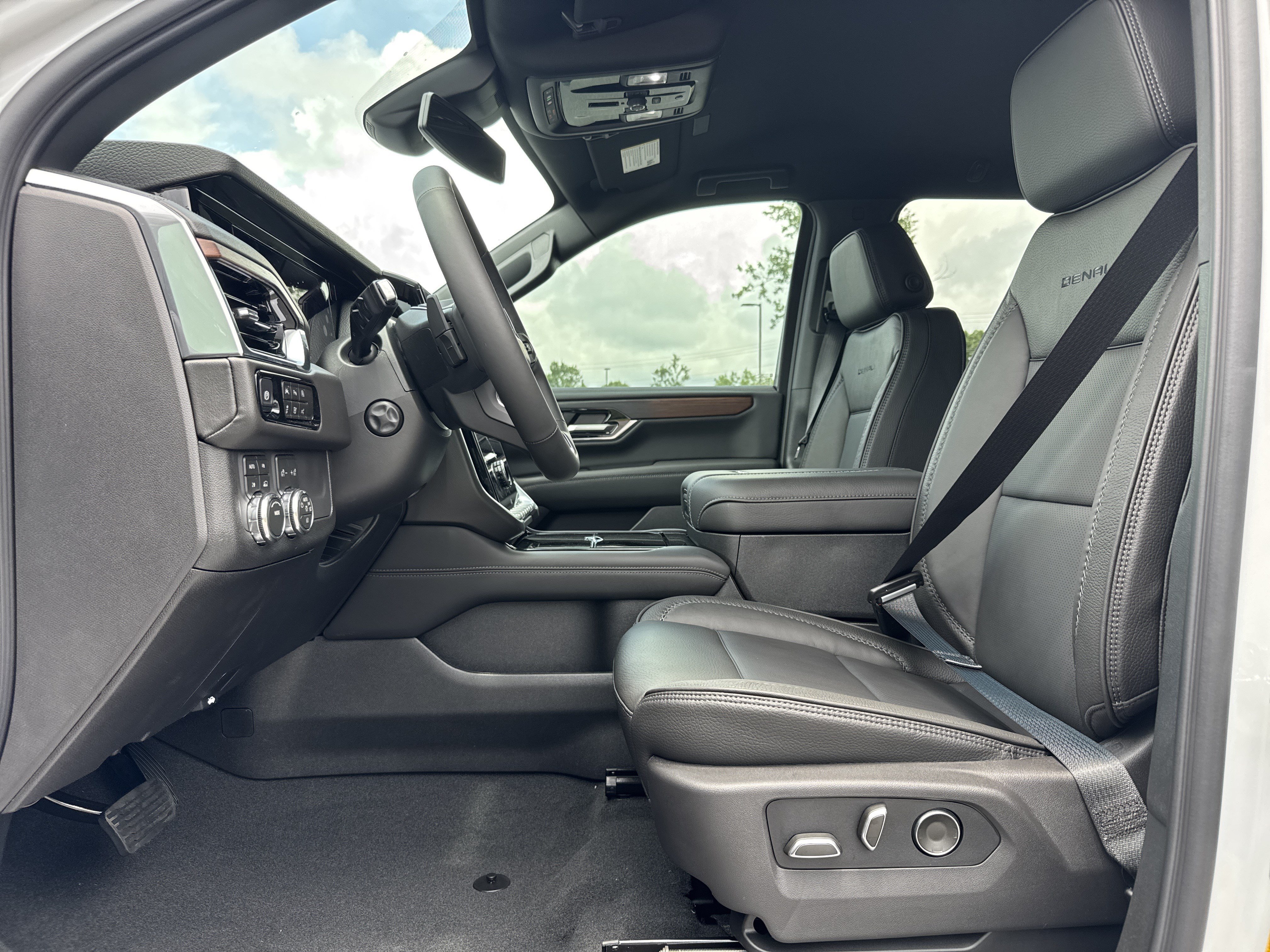 New 2026 GMC Yukon XL Denali AWD/4WD image 15