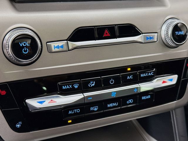 Used 2023 Ford Explorer XLT w/ Equipment Group 202A image 16