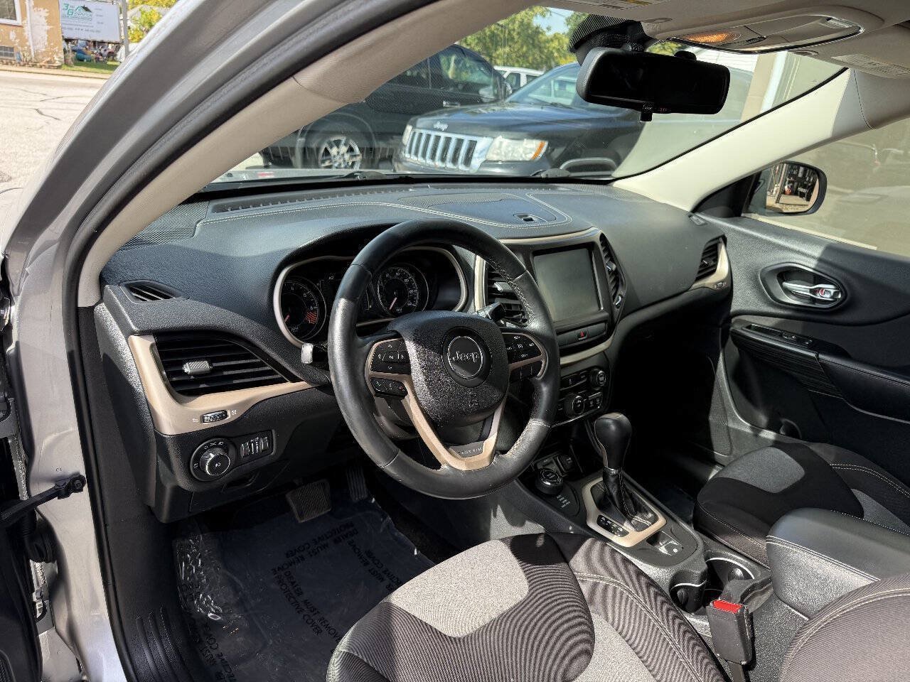 Used 2014 Jeep Cherokee Latitude AWD/4WD image 15